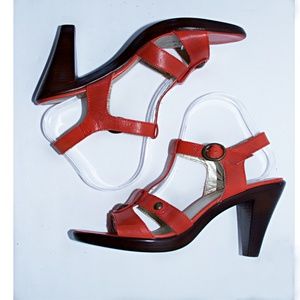 SUNDANCE RUST COLORED SANDALS SZ 8